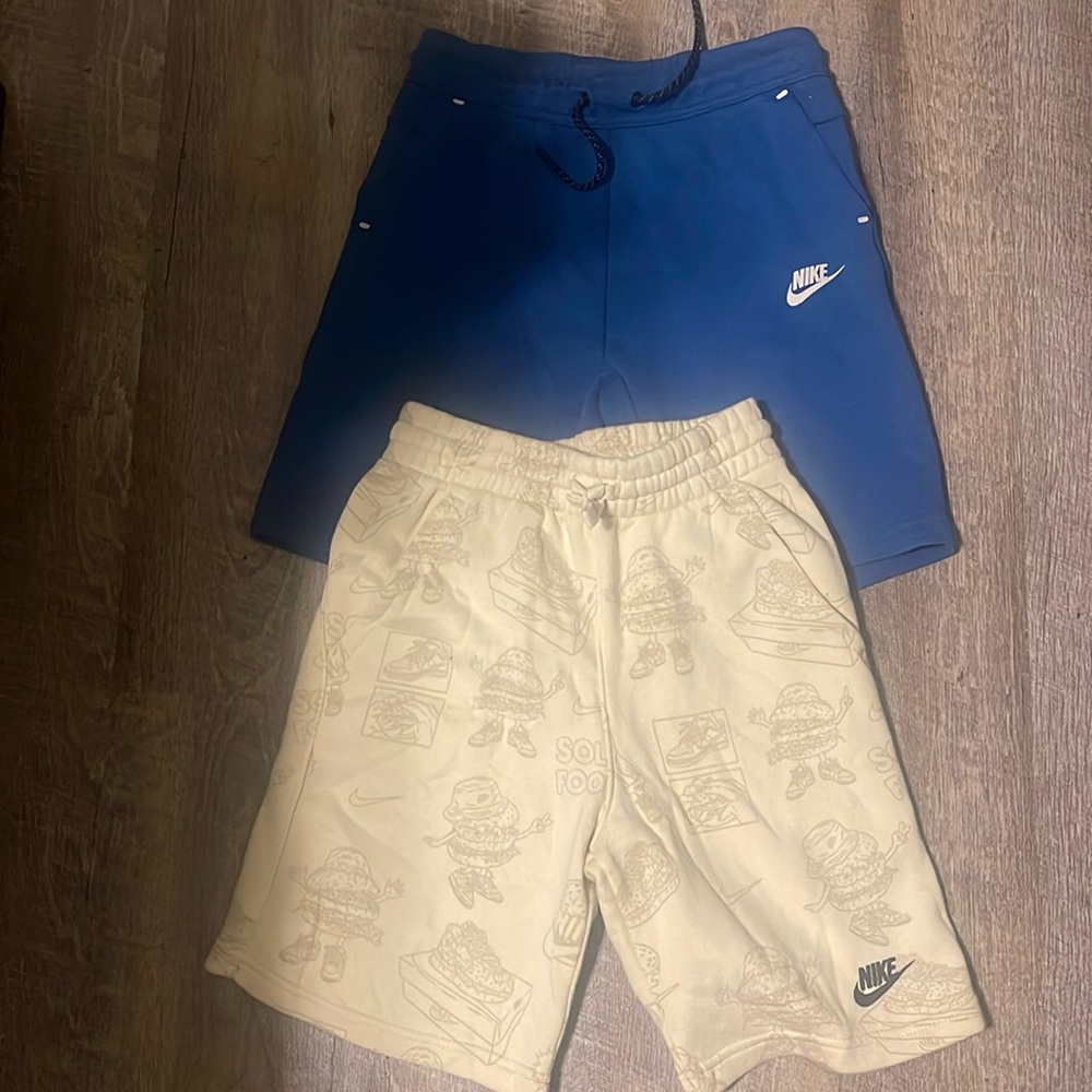 Boys Nike Tech Shorts cones with 2 pairs …